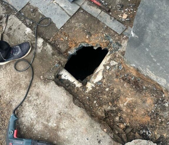 Moradores relatam novas movimentações de terra próximas ao Túnel Extravasor