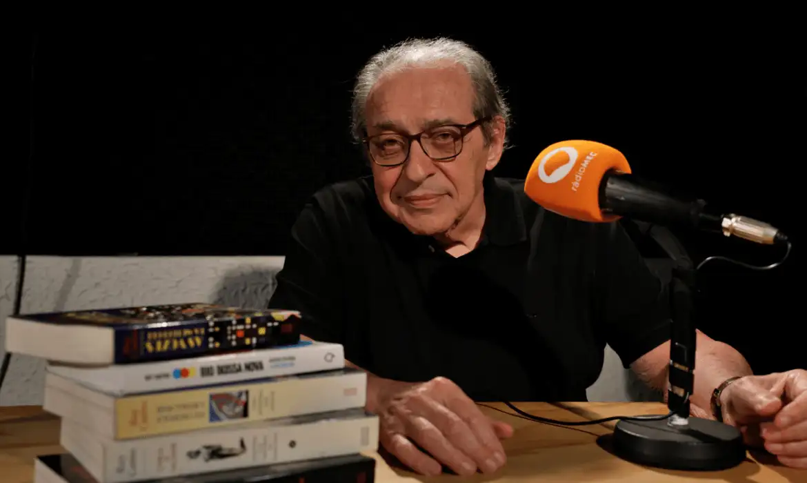 Bienal 2025 terá parque literário e homenageará o escritor Ruy Castro