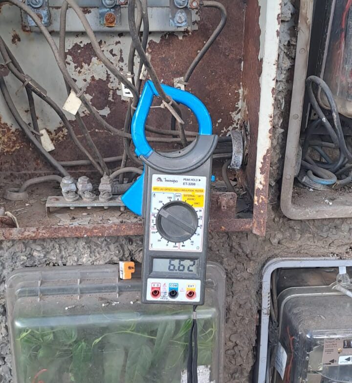 Operação da Enel em Petrópolis remove ‘gato’ de energia que alimentava loja de materiais de construção e residência em Itaipava