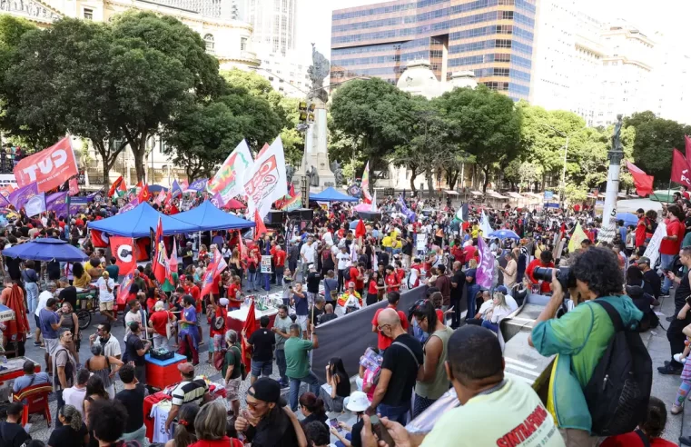 Fim da escala 6×1 une movimentos no ato de 1º de Maio no Rio